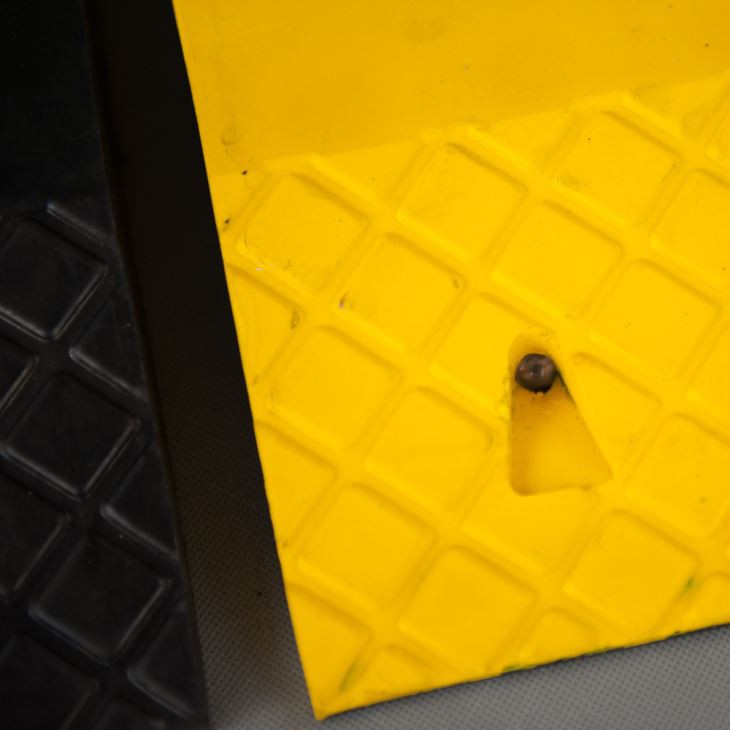 rubber traffic speed bumps rubber traffic speed bumps